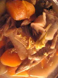 鶏手羽先と人参と大根と舞茸の生姜味噌煮-レシピのメイン写真