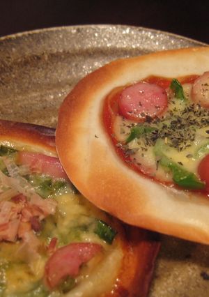 余った餃子の皮で★二種のおつまみピザ-レシピのメイン写真