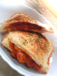 余ったカレーで簡単カレーパン風♪-レシピのメイン写真