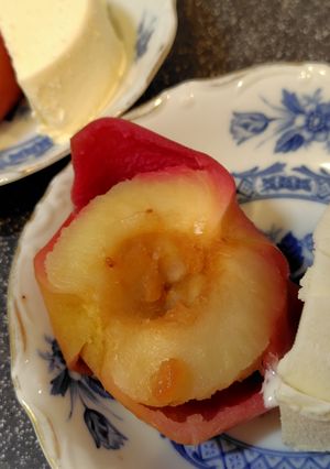 無水鍋 リンゴのデザートにアイスクリーム-レシピのメイン写真