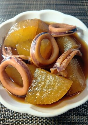 鍋でコトコトいか大根。〜大根やわらか味染み染み〜-レシピのメイン写真