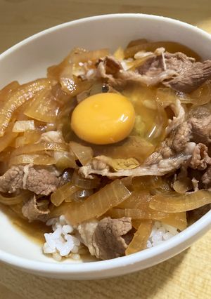 簡単🎵玉ねぎたっぷり✨汁だくの豚丼🩷-レシピのメイン写真