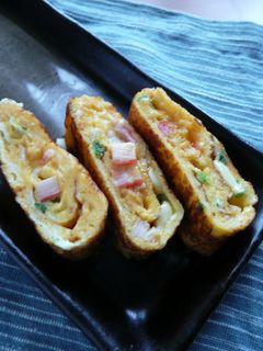 お弁当に☆カニかまチーズ入り甘~い卵焼き-レシピのメイン写真