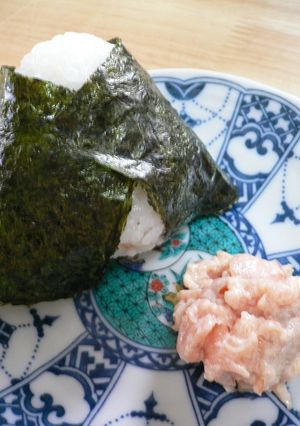 鮭は鮭でも♫スモークサーモンおにぎり〜-レシピのメイン写真