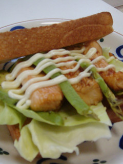 アボカドと照り焼きチキンのホットサンド-レシピのメイン写真