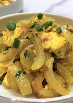 玉ねぎとちくわのカレー炒り豆腐-レシピのメイン写真