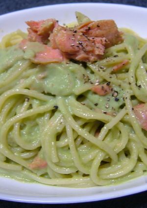 サーモンのアボカドクリームパスタ-レシピのメイン写真