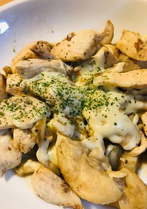 鶏肉＆キノコのアンチョビー炒めチーズ添え-レシピのメイン写真