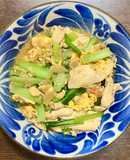 鶏むね肉と卵と小松菜の中華炒め