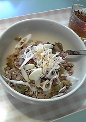 アジアごはん？な豚ミンチザーサイ丼-レシピのメイン写真