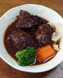 圧力鍋で牛肉の赤ワイン煮込み