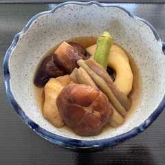 รูปของ 赤ずいきと夏野菜の煮物