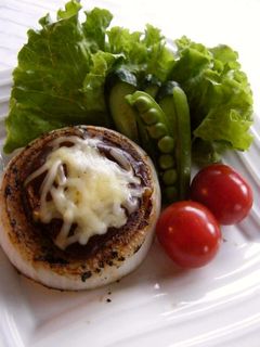 玉ねぎカップのデミチーズハンバーグ♪-レシピのメイン写真