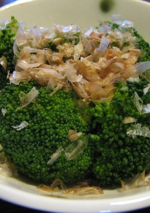 お弁当にブロッコリーの胡麻油かつぶし醤油-レシピのメイン写真