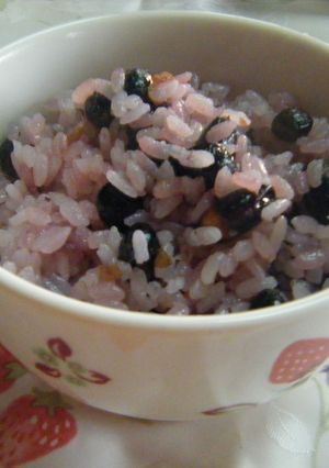 ピンク色がかわいぃ♡黒豆梅ごはん☆-レシピのメイン写真
