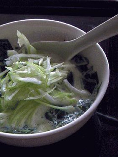 レンジでチン♪キノコとワカメの豆乳スープ-レシピのメイン写真