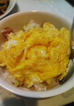 カフェご飯ｷｬﾍﾞﾂﾍﾞｰｺﾝオムライス-レシピのメイン写真