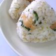 お弁当にも♪簡単★じゃこ梅おにぎり