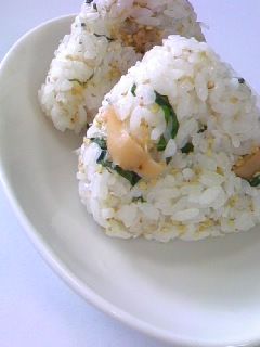 お弁当にも♪簡単★じゃこ梅おにぎり-レシピのメイン写真