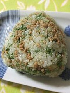 *鶏そぼろと青海苔のおにぎり*-レシピのメイン写真