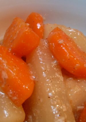 【人参】大根とにんじんの胡麻味噌煮-レシピのメイン写真