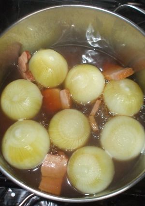 玉ねぎスープ煮♪簡単ベーコン丸ごと玉ねぎ-レシピのメイン写真