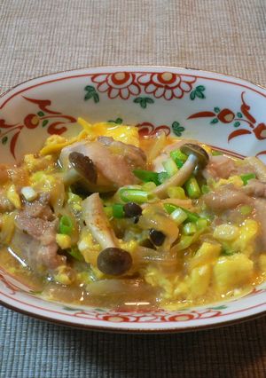 ご飯はがまん☆とろとろ卵の親子煮-レシピのメイン写真