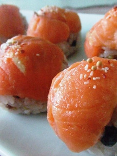 サーモンとチーズの五穀米手毬寿司-レシピのメイン写真
