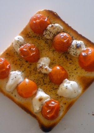 §トマトとチーズのジューシーなトースト-レシピのメイン写真