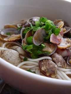 旨味たっぷり♡あさりとベーコンのおうどん-レシピのメイン写真