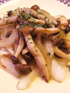 しめじと玉ねぎのペペロン炒め-レシピのメイン写真