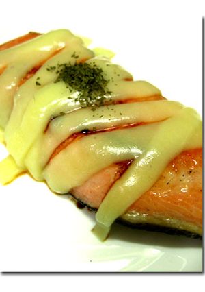 簡単！鮭の白ワイン蒸し焼きチーズ乗せ-レシピのメイン写真