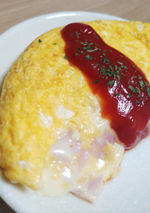 ふわとろハムチーズオムレツ※簡単昼ごはん-レシピのメイン写真