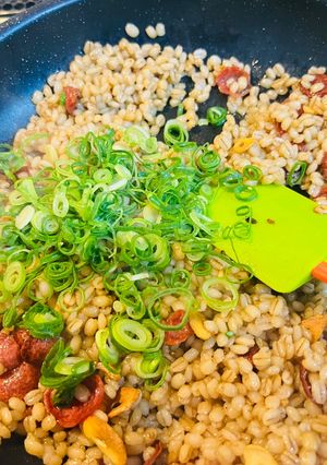 1食約100円もち麦のガーリックライス-レシピのメイン写真