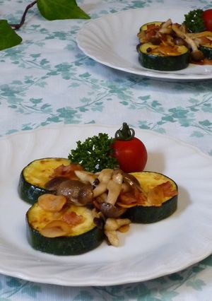 カリカリベーコンのせ♪ズッキーニソテー-レシピのメイン写真