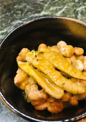 毎日の納豆●鶏皮のカレー粉炒めのせ-レシピのメイン写真