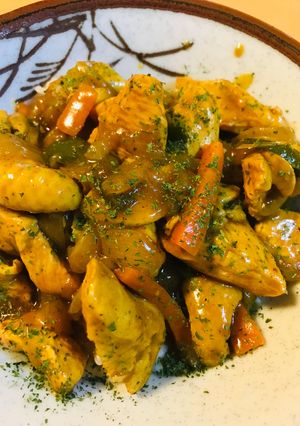 鶏肉と緑黄野菜カレーの玉かけごはん丼-レシピのメイン写真