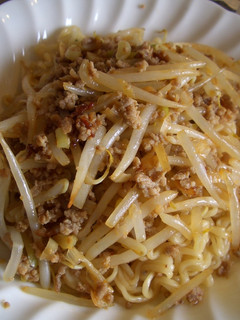 インスタントで作る汁無しピリ辛もやし麺-レシピのメイン写真