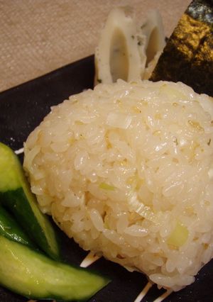 これは美味しい！ゴマねぎおにぎり-レシピのメイン写真