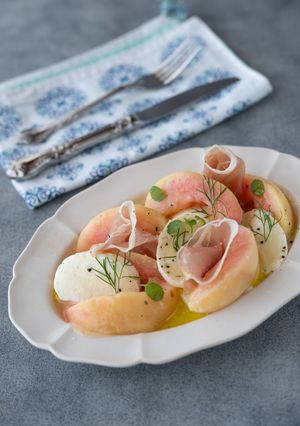 桃とモッツァレラチーズのカプレーゼ-レシピのメイン写真