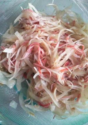 玉ねぎとかにかまの梅肉ドレッシング和え-レシピのメイン写真
