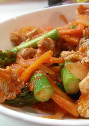 彩り見事♪豚肉とアスパラのトマトソース-レシピのメイン写真