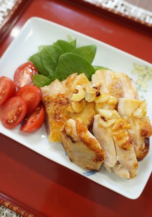 鶏もも肉の塩糀ガーリックステーキ-レシピのメイン写真