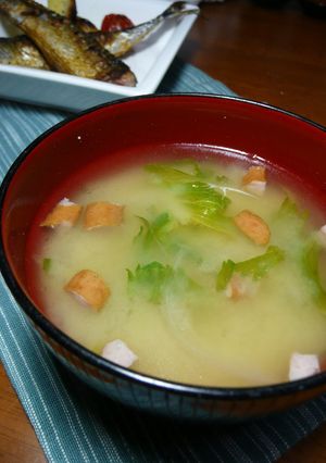 セロリの葉っぱで洋風に♪節約お味噌汁-レシピのメイン写真