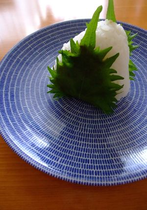 ほかほか味噌おにぎり♪シソを巻いて-レシピのメイン写真