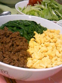 牛ひき肉で3色丼-レシピのメイン写真