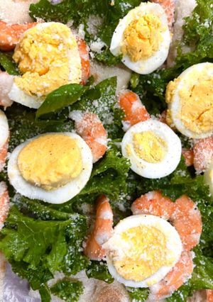 栄養満点！エビとケールのサラダピンサ-レシピのメイン写真