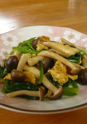 しめじとほうれん草のいり卵。醤油バターで-レシピのメイン写真