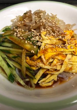 コチュジャンでピリ辛！しらたき冷し麺風-レシピのメイン写真