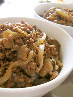 ご飯がススム♪ナスとひき肉の甘辛-レシピのメイン写真